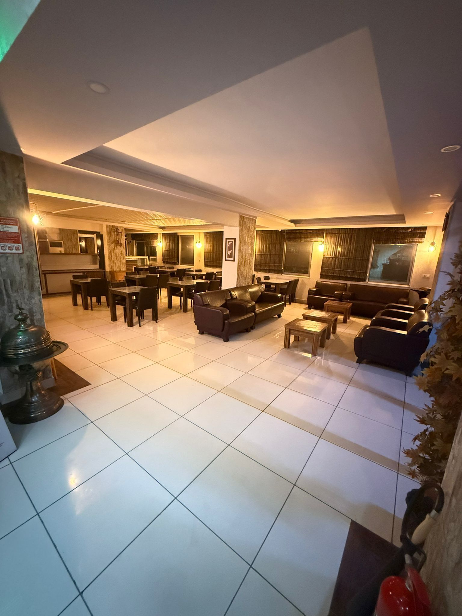 32-inch Smart TV with satellite channels, MP3 dock, streaming services