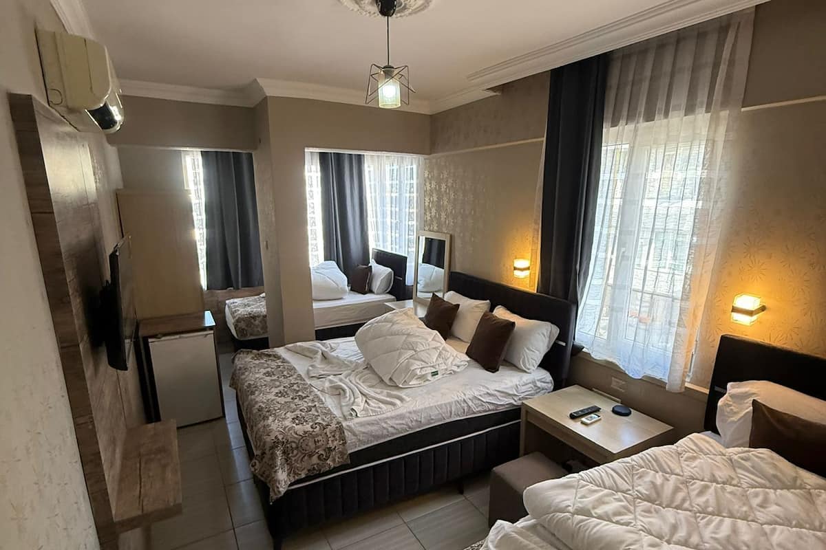 Phòng 4 dành cho gia đình | Bộ trải giường bằng vải Frette của Ý, bộ đồ giường cao cấp 