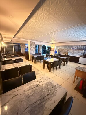 Dagelijks continentaal ontbijt inbegrepen