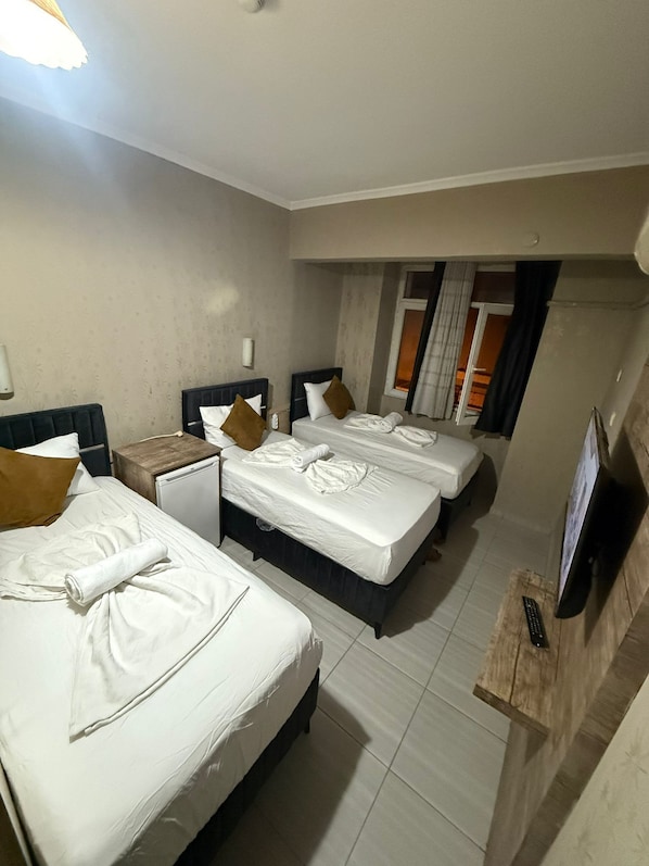 Classic Triple Room - Özgür Family Otel (ANTALYA)