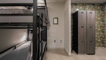 1 bedroom, desk, WiFi, bed sheets