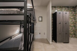 1 bedroom, desk, WiFi, bed sheets