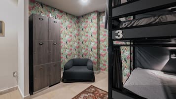 1 bedroom, desk, WiFi, bed sheets