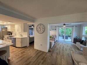 Living area - Private Luxury Villa SiestaKey-Beach Access Heated Pool-Bay Pier-Walk to Village (Siesta Key)