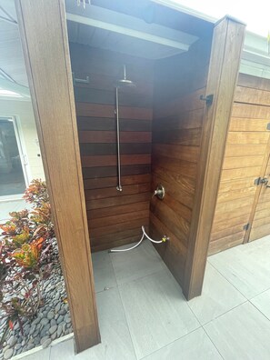 Shower, hair dryer, towels, toilet paper - Private Luxury Villa SiestaKey-Beach Access Heated Pool-Bay Pier-Walk to Village (Siesta Key)