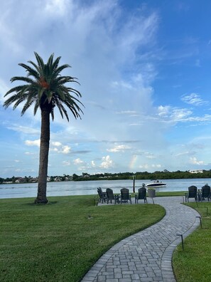 Terrace/patio - Private Luxury Villa SiestaKey-Beach Access Heated Pool-Bay Pier-Walk to Village (Siesta Key)