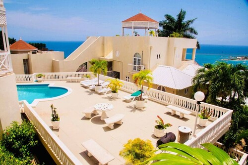 Romantic Hilltop Villa with Bay Views & Breezes