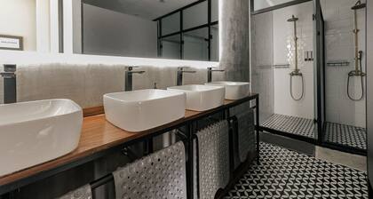 Top Bed | Mixed Shared Room