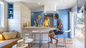 Interior - ZEcamping 3* 200m plage locatif TV LV clim 40m2 6 pers (Hyères)