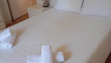 Iron/ironing board, WiFi, bed sheets