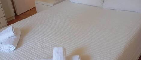 Fer et planche à repasser, Wi-Fi, draps fournis