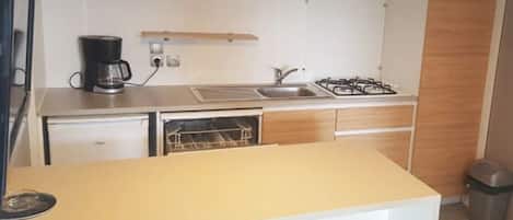 Fridge, microwave, stovetop, dishwasher