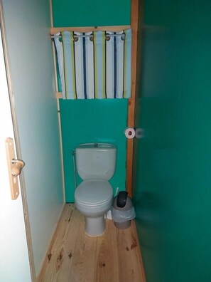 Bathroom - ZEcamping 3* pataugeoire piscine locatif 29m2 6 pers (Saint-Projet)