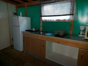 Fridge, microwave, stovetop - ZEcamping 3* pataugeoire piscine locatif 29m2 6 pers (Saint-Projet)