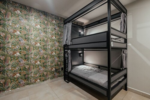 Low bed | Mixed Shared Room