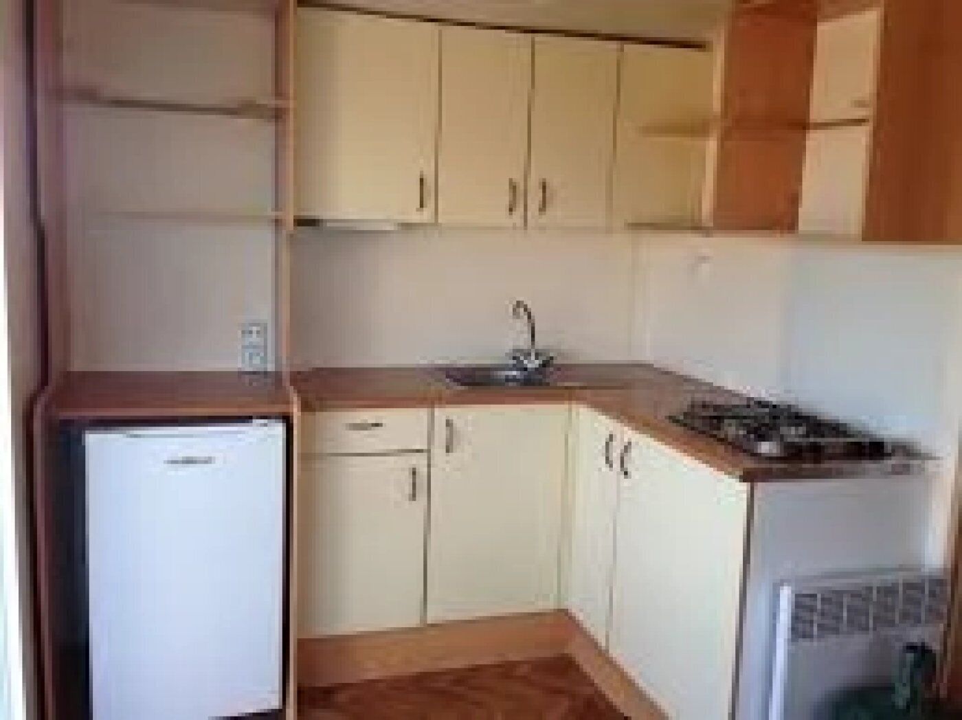 Kühlschrank, Mikrowelle, Herdplatte