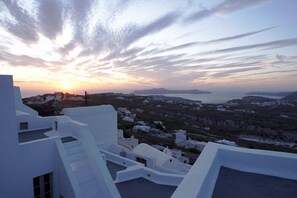 Property grounds - Villa Complex Mireon, Divine Sea Views, Private Pool n Hot Tub, Furnished. (Santorini)