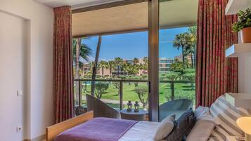 Condo Deluxe, balcón, vista al jardín | Tabla de planchar con plancha y wifi gratis