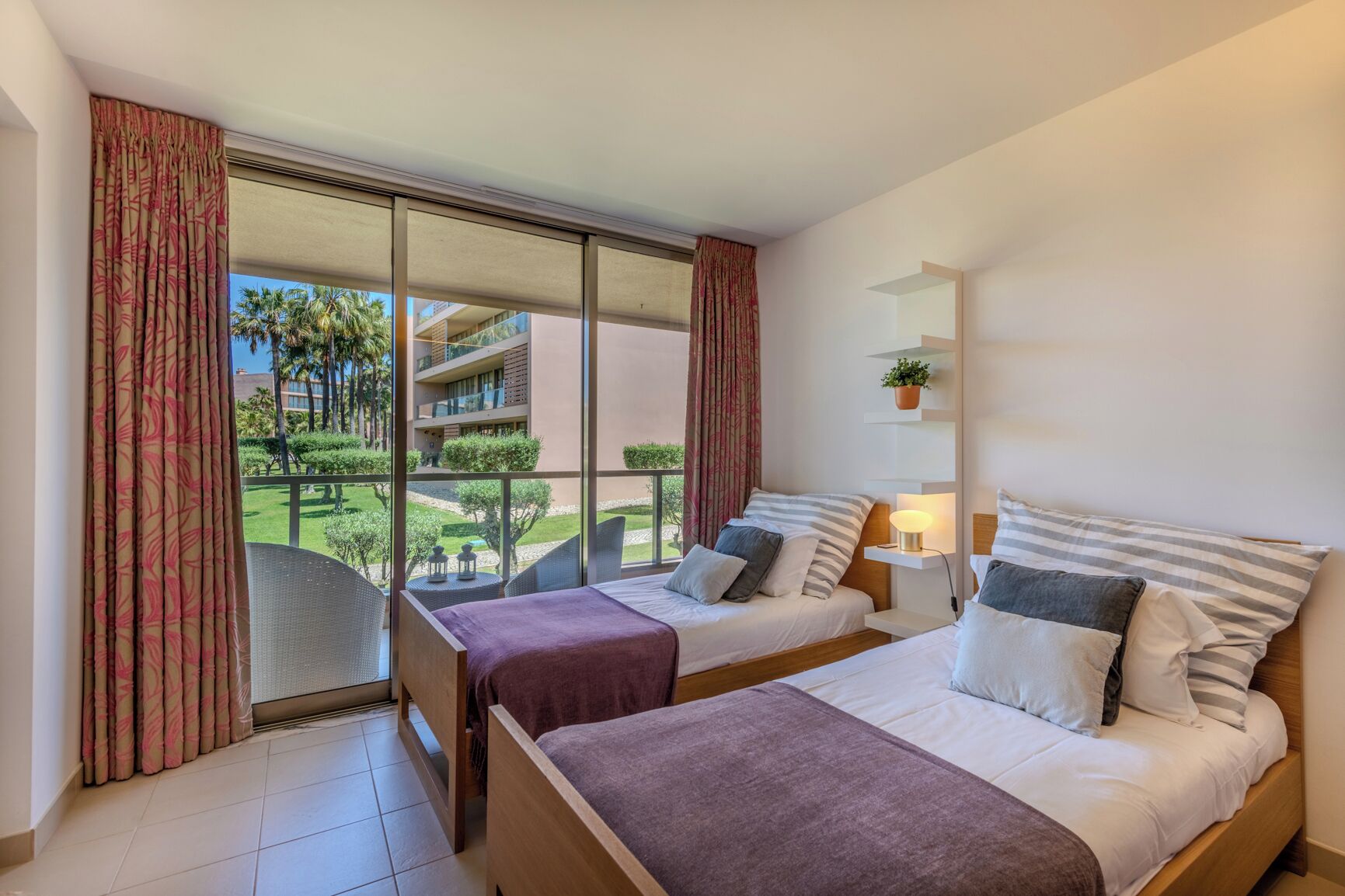 Condo Deluxe, balcón, vista al jardín | Tabla de planchar con plancha y wifi gratis 