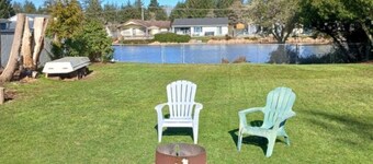 Peaceful canal front home in Ocean Shores, away from chaos, close to beach. Dogs