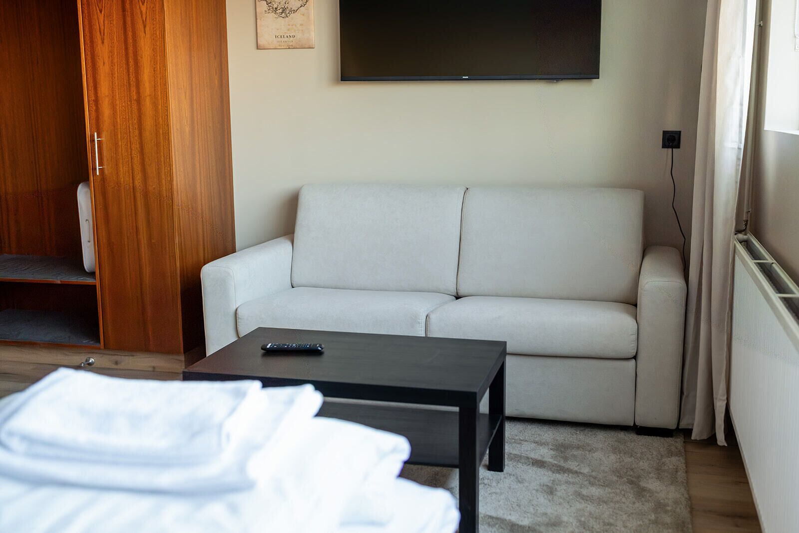 Free cribs/infant beds, free WiFi, bed sheets