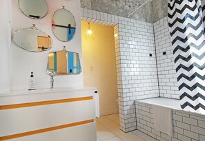 Shower, hair dryer - Fun Times in Fitzroy - New Plymouth Beach Escape (New Plymouth)