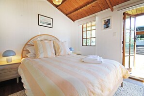 4 bedrooms, WiFi, bed sheets - Fun Times in Fitzroy - New Plymouth Beach Escape (New Plymouth)