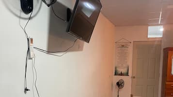 1 slaapkamer, een strijkplank/strijkijzer, wifi