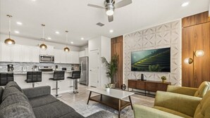 TV - 5 BD/ 4.5 BA Windsor Island (987 PD) (Davenport)