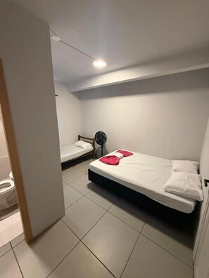 Ảnh chưa phân loại, 2 trong số 28 ảnh, nút