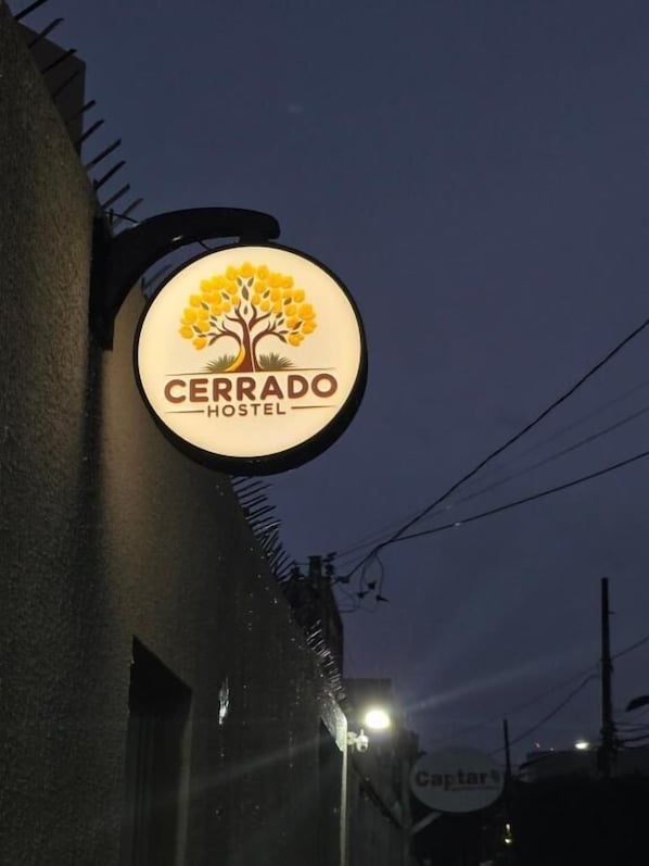 Ảnh chưa phân loại, 1 trong số 28 ảnh, nút