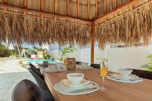 Outdoor dining - Mango Villa 3BR with Big Pool by Signature Stays (Noord)