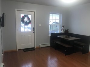 Interior - Charming 1 bedroom apartment with AC in quaint Roscoe (Roscoe)