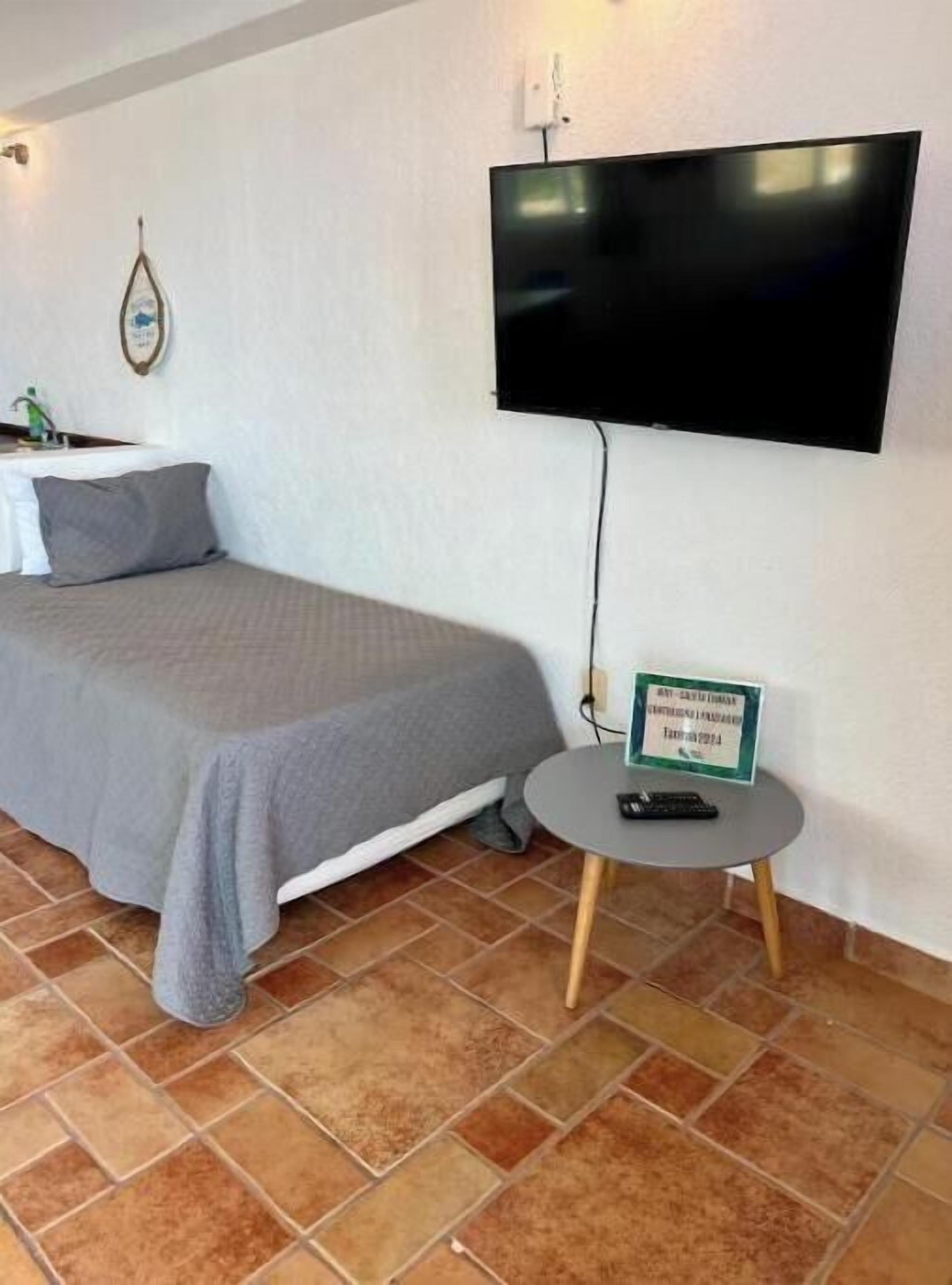 8 bedrooms, free WiFi, bed sheets