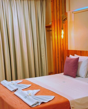 Lit parapluie, Wi-Fi gratuit, draps fournis