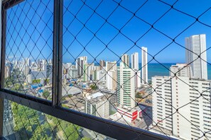 A high-rise building with a view of a cityscape through a chain-link fence. - Home Stay #2207 - Studio in Recife by Carpediem (Recife)