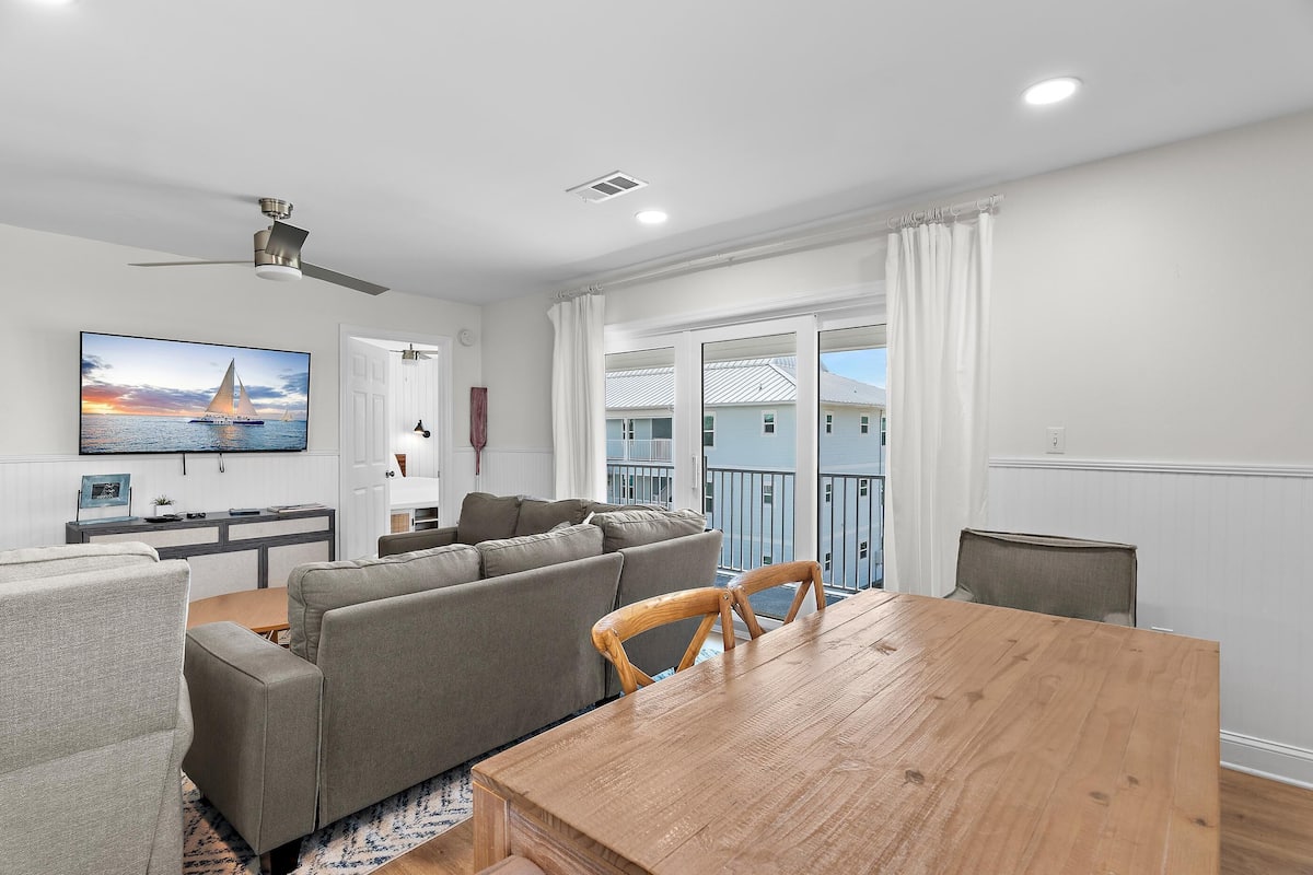 Condo, Multiple Beds (Beachside Villas 131) | Living area