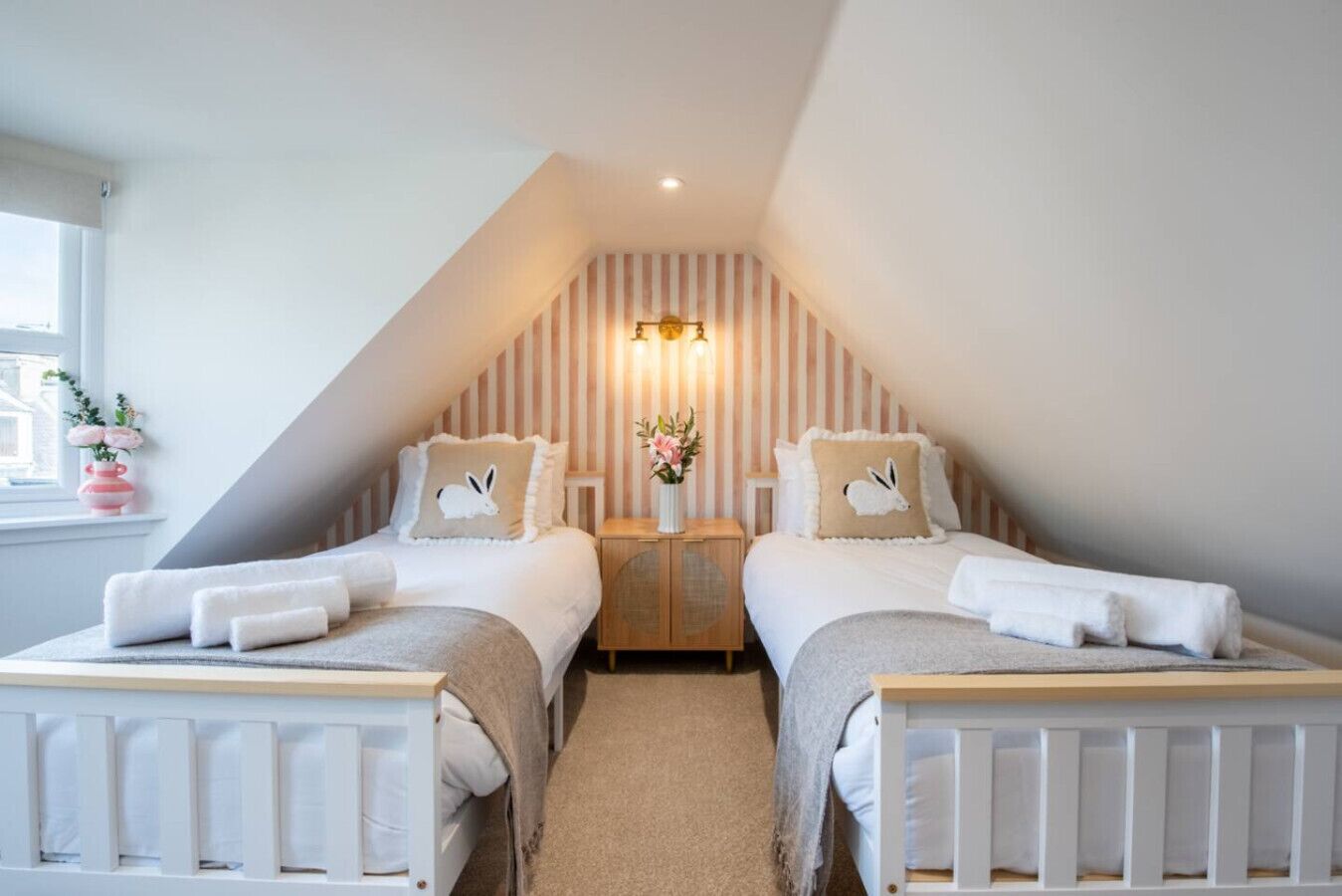 Desk, iron/ironing board, WiFi, bed sheets