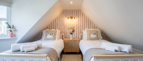 Desk, iron/ironing board, WiFi, bed sheets