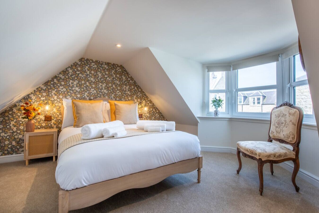 办公桌、熨斗/熨衣板、WiFi、床单