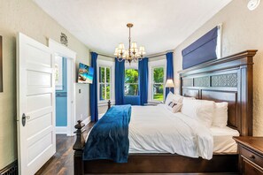 5 Schlafzimmer, Schreibtisch, Bügeleisen/Bügelbrett, Reisekinderbett