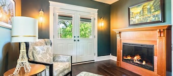 Ultimate Family Reunion 7BR Home With Fenced Yard & Walk to Grace, Lake & Shops