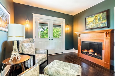 Ultimate Family Reunion 7BR Home With Fenced Yard & Walk to Grace, Lake & Shops