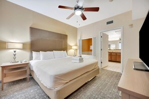 2 bedrooms, desk, iron/ironing board, travel cot - Spacious 2B Resort Condo only 8 minutes to Disney! (Orlando)