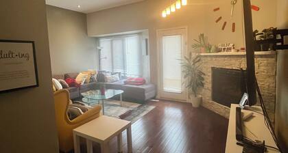 Cozy Room With Private Washroom On West Hamilton Mountain