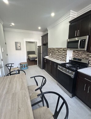 Private kitchen - 2-bedroom apartment in the heart of Bushwick, Brooklyn (Brooklyn)