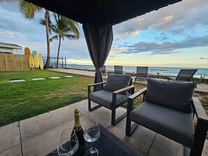 Terrace/patio - Oceanfront house in charming Ewa Beach with AC (Ewa Beach)