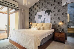 2 bedrooms, free WiFi, bed sheets - Newly Renovated Art Oasis Santa Teresa Quick walk to the beach (Santa Teresa)