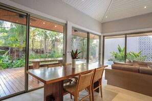 Dining - Newly Renovated Art Oasis Santa Teresa Quick walk to the beach (Santa Teresa)