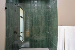 Shower, hair dryer, bidet, towels - Newly Renovated Art Oasis Santa Teresa Quick walk to the beach (Santa Teresa)